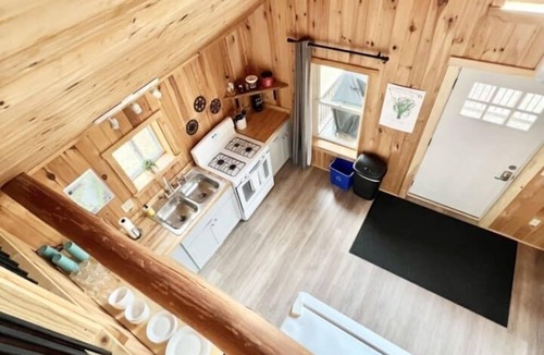 Shawmut Cabin | The Getaway- A Cozy Lakeside Cabin