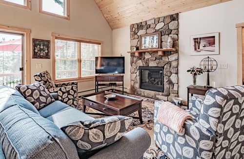 Bethel Ski Chalet | The Granite Chalet - Newly constructed Chalet close to downtown Bethel, short drive to Sunday River