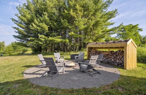 Ithaca House | The Greenhouse: Modern Rural Escape with Fire Pit