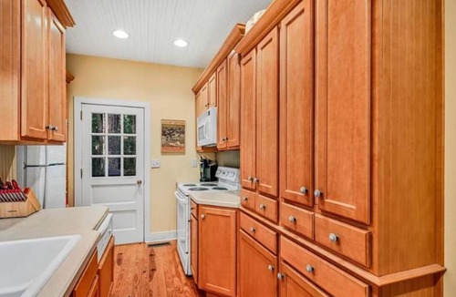 Mount Gretna Cottage | ​The Happy Cottage! Mt. Gretna trails + AC