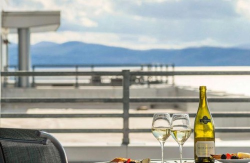 Burlington Hotel | The Harborvale, Autograph Collection