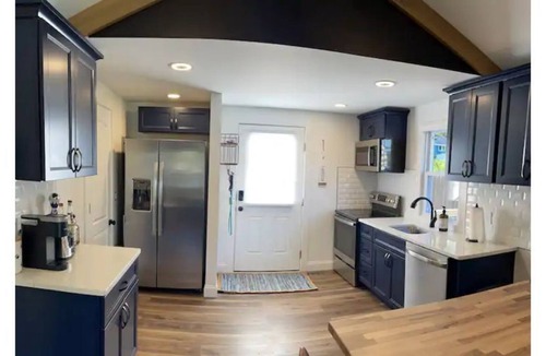 Honeoye Cottage | The Hideaway on Hobart - NEWLY RENOVATED/BRAND NEW