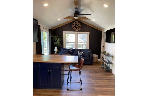 Honeoye Cottage | The Hideaway on Hobart - NEWLY RENOVATED/BRAND NEW