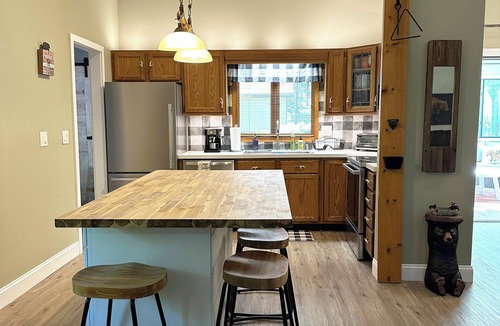 Hamlin House | The Hideout Amenity Filled Community - Huge Bar, Game Room, Theater all in house