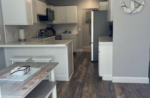 Kenyon Apartment | The Hideout - Woodsy Retreat 10 minutes from Charlestown Beach