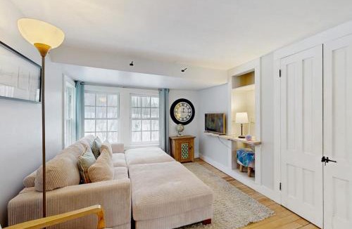 Waterbury House | The Hilltop