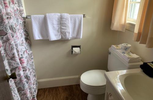 Scarborough Hotel | The Holiday House Inn & Motel