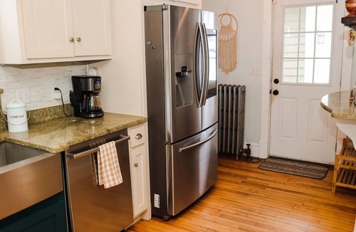 Bridgton House | The Hygge House- walk to Highland beach- in town