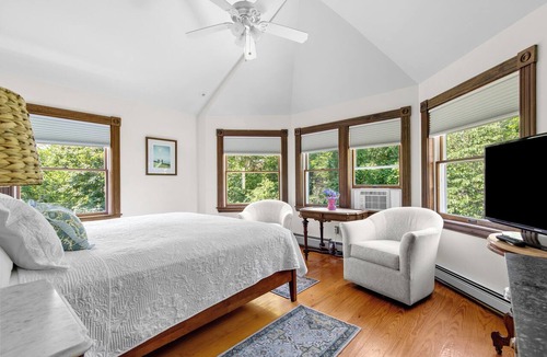 Eastham Bed & Breakfast | The Inn at the Oaks