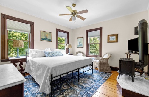 Eastham Bed & Breakfast | The Inn at the Oaks