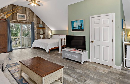 Eastham Bed & Breakfast | The Inn at the Oaks