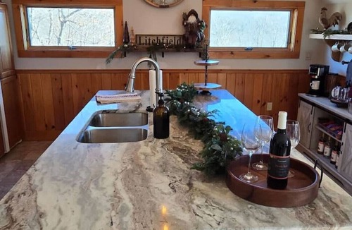 Northfield Apartment | The Jefferson Guest House, Spacious, Special Views