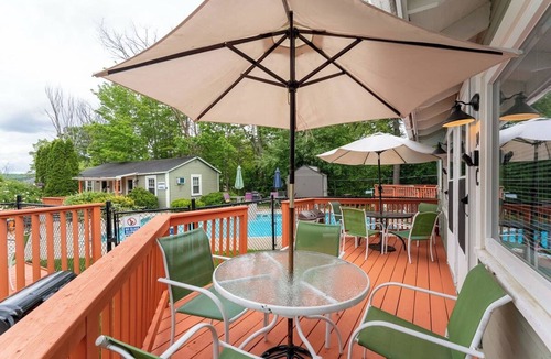 Weirs Beach Cabin | The Lakeview Cottage 10