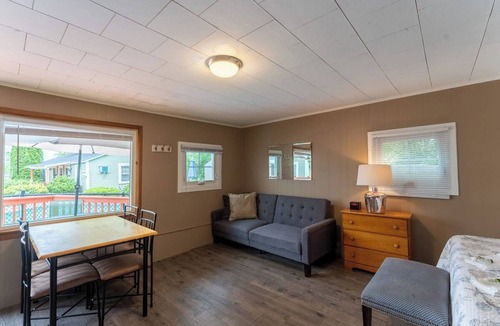 Weirs Beach Cabin | The Lakeview Cottage 11