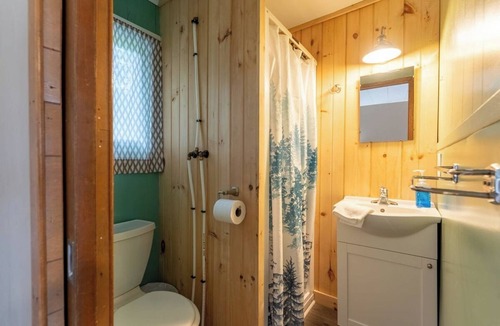Weirs Beach Cabin | The Lakeview Cottage 11