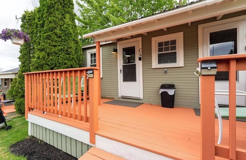 Weirs Beach Cabin | The Lakeview Cottage 14