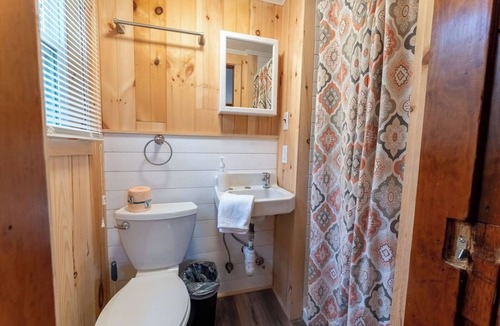 Weirs Beach Cabin | The Lakeview Cottage 14