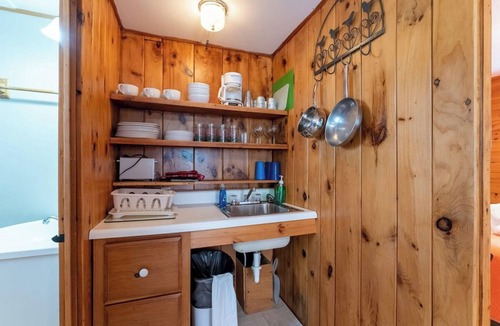 Weirs Beach Cabin | The Lakeview Cottage 15