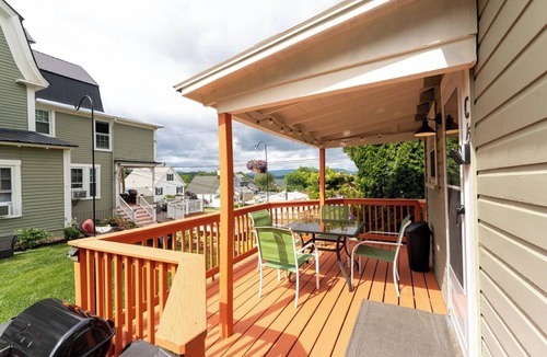 Weirs Beach Cabin | The Lakeview Cottage 15