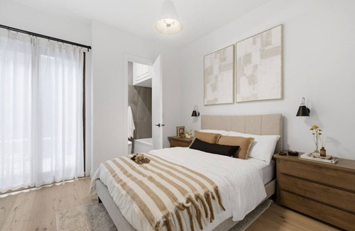 Beaconsfield Village Hotel | The Laneway - The Brick Hotel