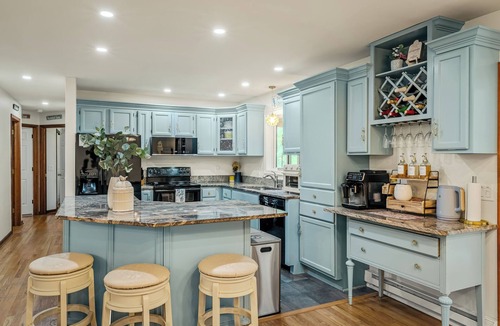 Pocono Summit House | The Leisure Nest Bird themed retreat w/hot tub, fire pit, gameroom, gym & more.