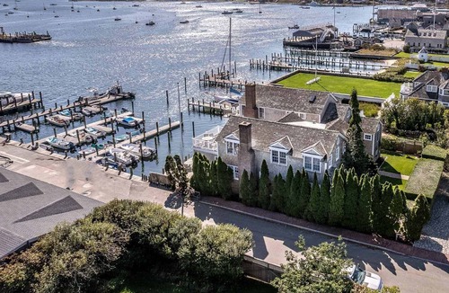 Edgartown House | The lighthouse: Luxurious Dockside Retreat