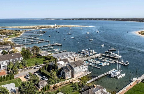 Edgartown House | The lighthouse: Luxurious Dockside Retreat