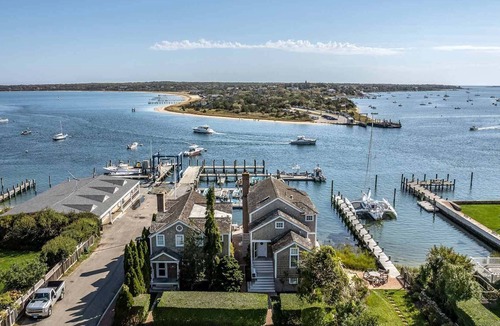 Edgartown House | The lighthouse: Luxurious Dockside Retreat