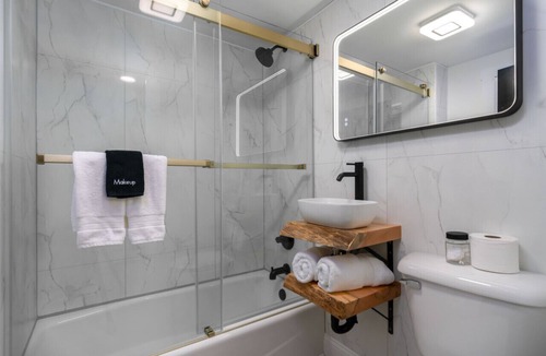 Ellicottville Cabin | The Lincoln Motel- Lower Queens Room #1