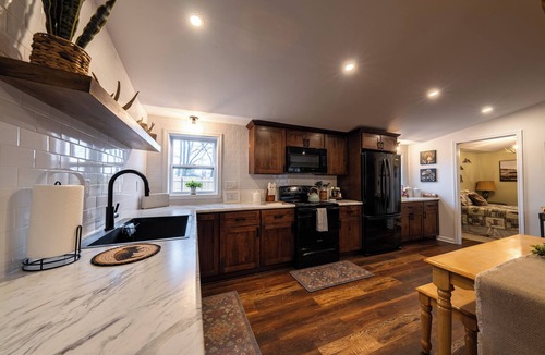 Silver Creek Cabin | The Little Cabin - Near Wineries and Beach- Woodland Getaway- Hiking trails