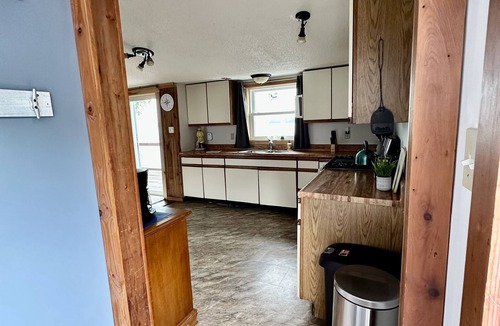 Hudson House | THE LOFT, Beautiful Deck Views, Steps from the Lake, Nights Around the Fire Pit