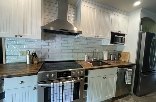 Stowe Area Apartment | "The Loft " great location, super spacious one bedroom with a large balcony!