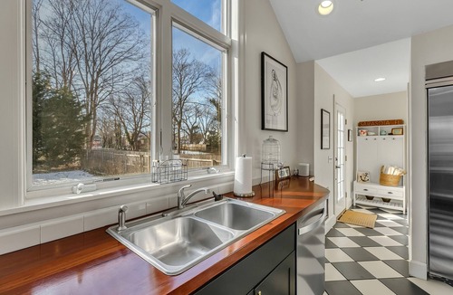 Greenport House | The Lucky Oyster Est 1886 3 Bd/2 Ba Historic & Walk to Town