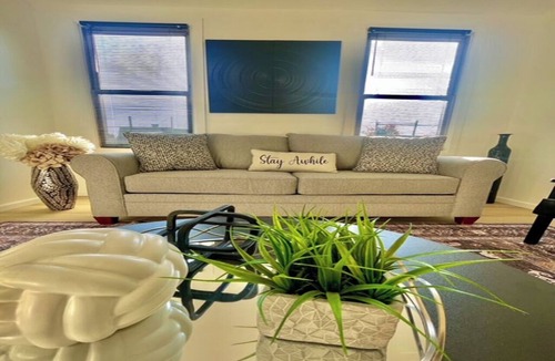 East Orange Apartment | The Luxe Borough fits 10 people! 20 mins from American Dream!