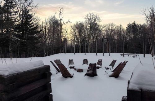 West Dover Villa | The Mahogany House near Mt Snow Hot Tub Pool