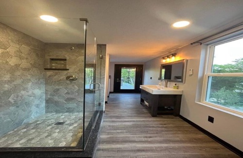 Berlin Center Cabin | The Mahoning River Lodge Container with hot tub