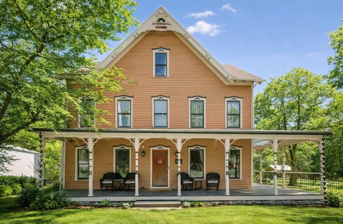 Hensonville House | The Makely House - Hot Tub Barn Large Groups