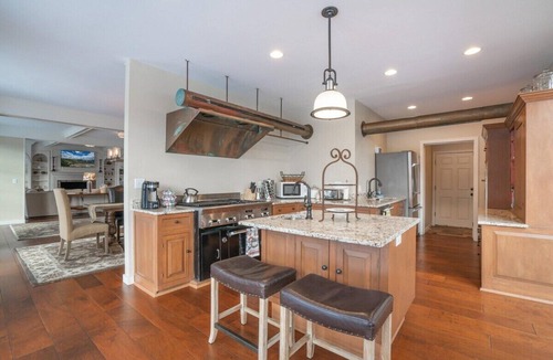 West Dover House | The Manor - Modern Farmhouse with Hot Tub