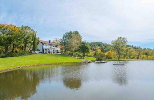 West Dover House | The Manor - Modern Farmhouse with Hot Tub