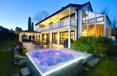 West Dover House | The Manor - Modern Farmhouse with Hot Tub