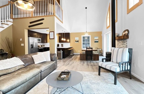 Killington House | The Mendon House - Outdoor Hot Tub - Minutes to Killington/Pico