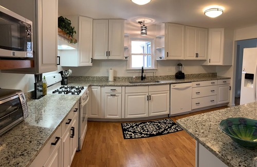 Middlebury House | The Middlebury Cottage · 4 BR Modern Village Home · Hot Tub · Walk to Campus