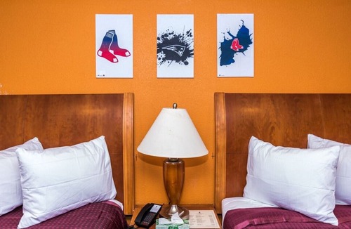 Acton Bed & Breakfast | THE MINUTEMAN INN Room, 1 King Bed