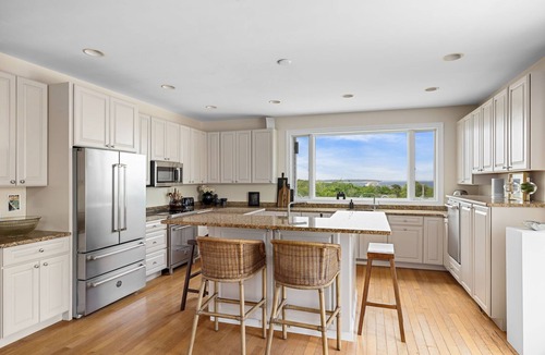 Block Island House | The MyLife House - Spacious newer home w breathtaking ocean views - Central Air