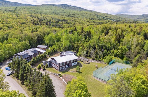 West Dover Villa | The Myrtle Villa Hot Tub Pool Near Mount Snow