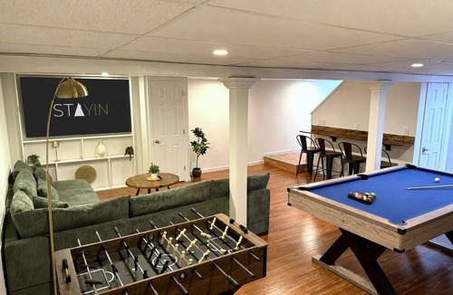 Newington House | The Newington Pool House - With Game Room