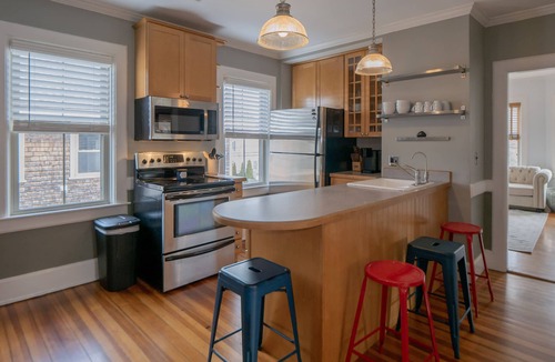 Fifth Ward Apartment | The Newport Haven - 3 Bedroom, 1 Bath in 5th Ward
