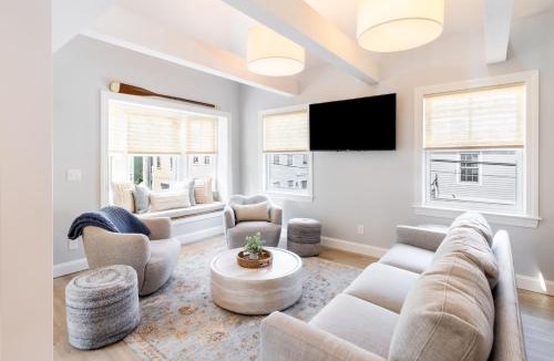 Yachting Village Apartment | The Newport Lofts - 410 Thames Street