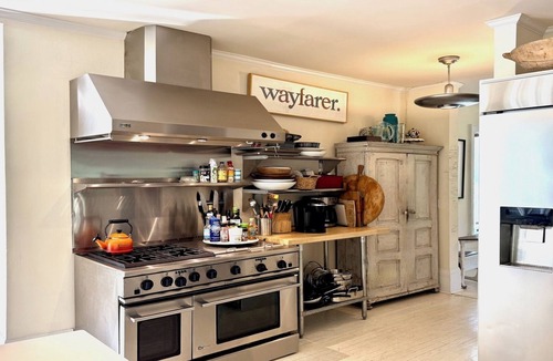 Egremont House | The Novogratz - Artsy, Heated Pool + Hot Tub!