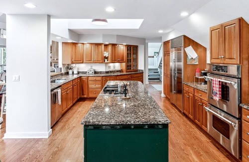 Quechee House | The Oasis House on Highland Golf with Pool Table